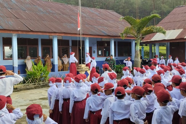 Tanamkan Rasa Cinta Tanah Air Danposramil Jadi Inspektur Upacara