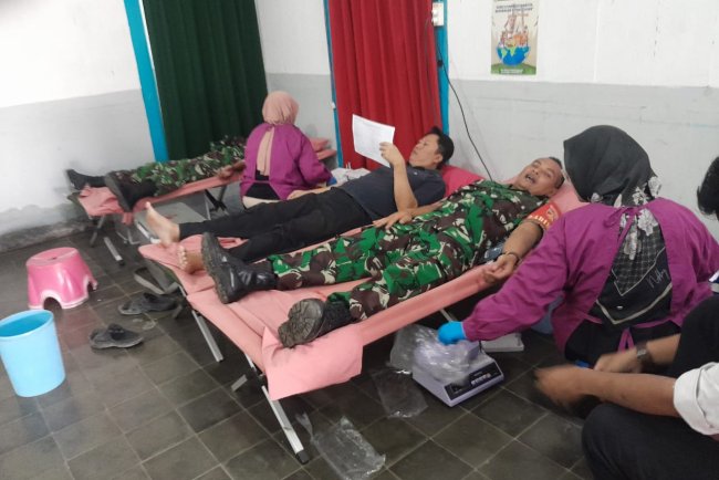 Babinsa Koramil 04/Karangkobar Turut Berpartisipasi Dalam Kegiatan Sosial Donor Darah