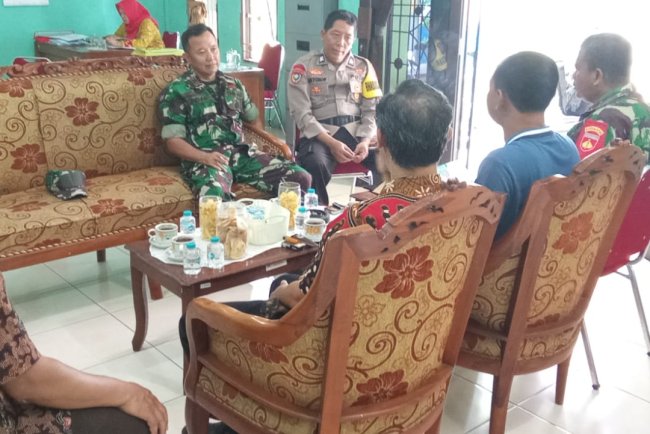 Danramil 01 Banjarnegara Komsos Bersama Babinkamtibmas dan Lurah Karang Tengah