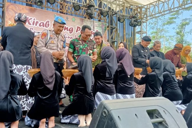 Danramil Hadiri Kirab Budaya Pring Petuk Dan Pembayaran Pbb Serentak