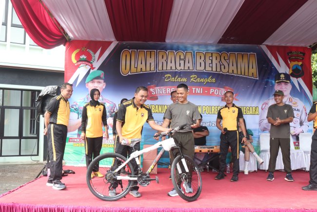 TNI-Polri-Kejaksaan Banjarnegara Perkuat Sinergi melalui Apel Olahraga Bersama