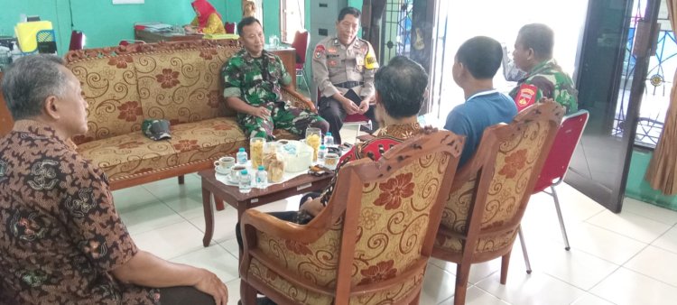 Danramil 01 Banjarnegara Komsos Bersama Babinkamtibmas dan Lurah Karang Tengah
