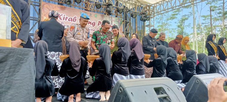 Danramil Hadiri Kirab Budaya Pring Petuk Dan Pembayaran Pbb Serentak