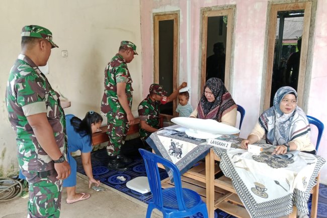 Babinsa Koramil 02 Klampok dampingi kegiatan pencegahan balita stunting