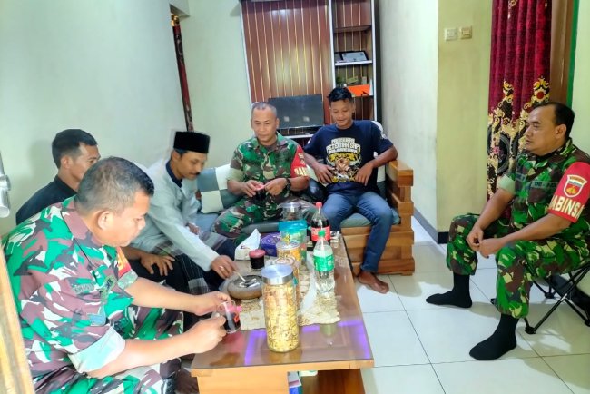 Koramil 03 Wanadadi Silaturahmi ke Tokoh Adat Desa Karang Kemiri dalam Rangka Idul Fitri 1446 H