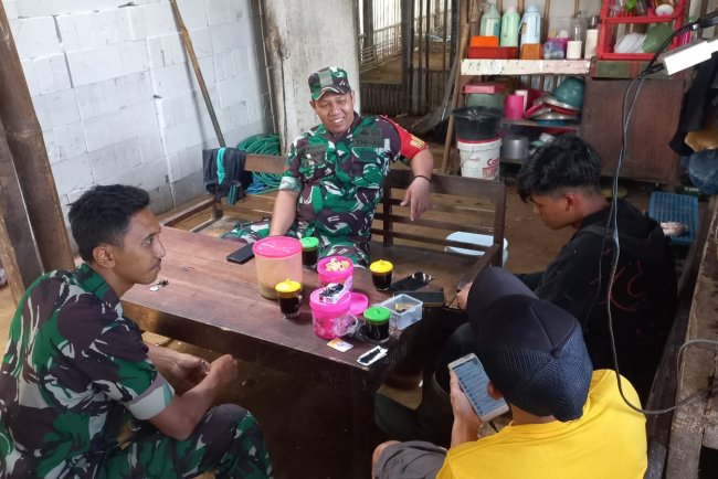 Babinsa Koramil 04/Karangkobar Jalin Komsos Dengan Warga Binaan