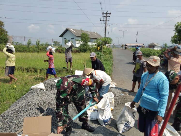 TNI dan Warga Kompak Perbaiki Saluran Irigasi Demi Ketahanan Pangan