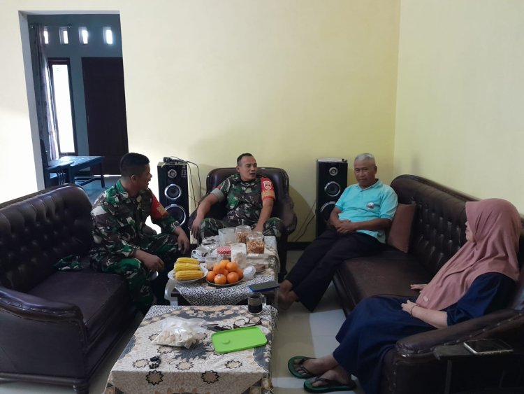 Jalin Keakraban Babinsa Koramil 04/Karangkobar Jalin Komsos Dengan  Tokoh Masyarakat