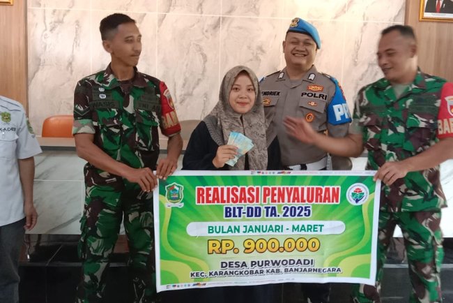 Babinsa Bersama Bhabinkamtibmas Ikut Serta Mendampingi Penyaluran BLT-DD Desa Purwodadi