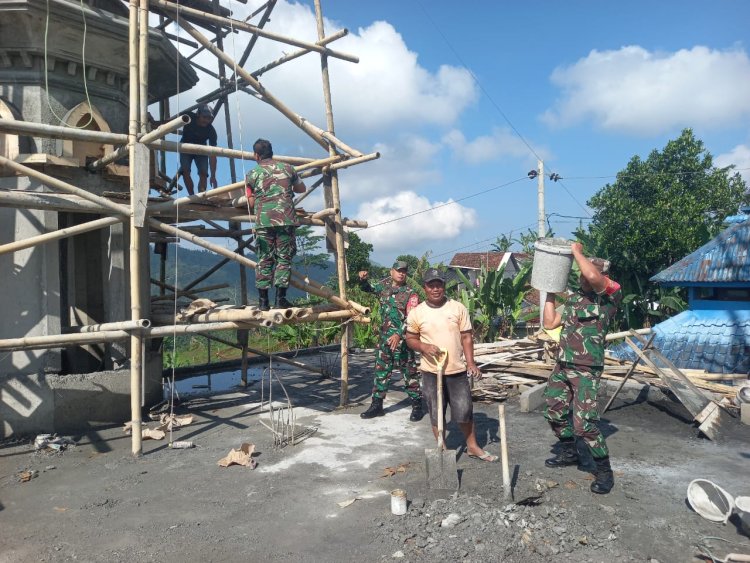 Wujud Kemanunggalan TNI-Dengan Rakyat Babinsa Bantu Pembangunan Menara Masjid AL-IKLAS