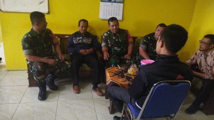 Babinsa Koramil 04 Karangkobar Sambangi Kantor Desa Paweden