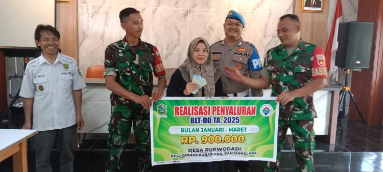 Babinsa Bersama Bhabinkamtibmas Ikut Serta Mendampingi Penyaluran BLT-DD Desa Purwodadi