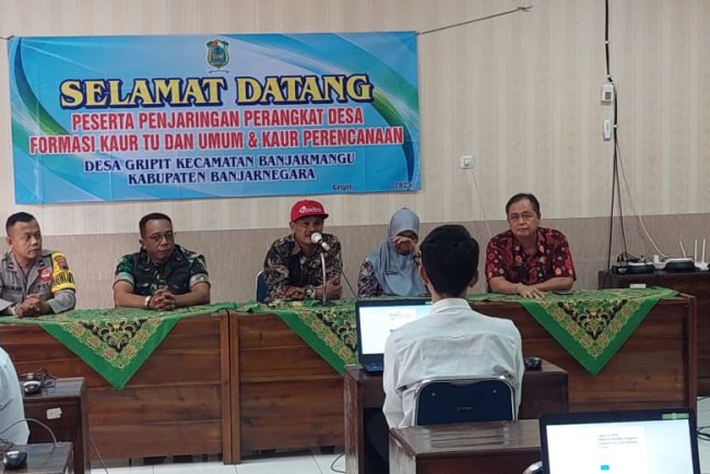 Danramil 13 Banjarmangu Dan Babinsa Melaksanakan Pendampingan Ujian Calon Perangkat Desa