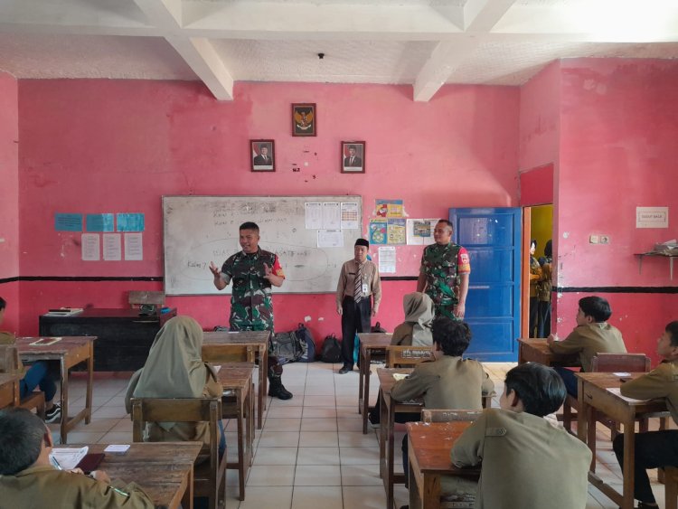 Tumbuhkan Jiwa Patriotisme Babinsa Berikan Wasbang Siswa Siswi Mts Muhamdiyah Karangkobar