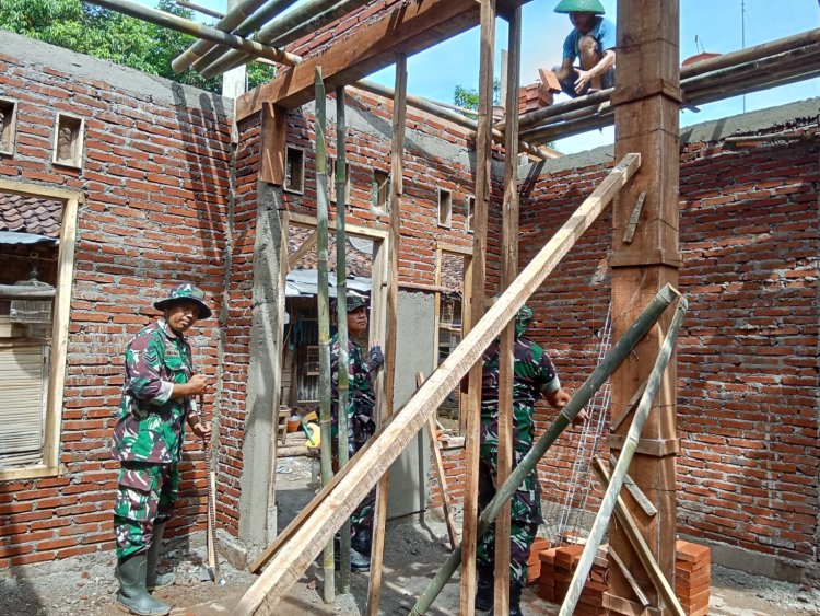 Koramil 08 Purwanegara bantu  Pembangunan RTLH