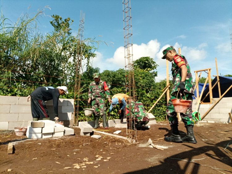 TNI dan Warga Bergotong Royong Bangun Harapan Lewat RTLH di Desa Wanayasa