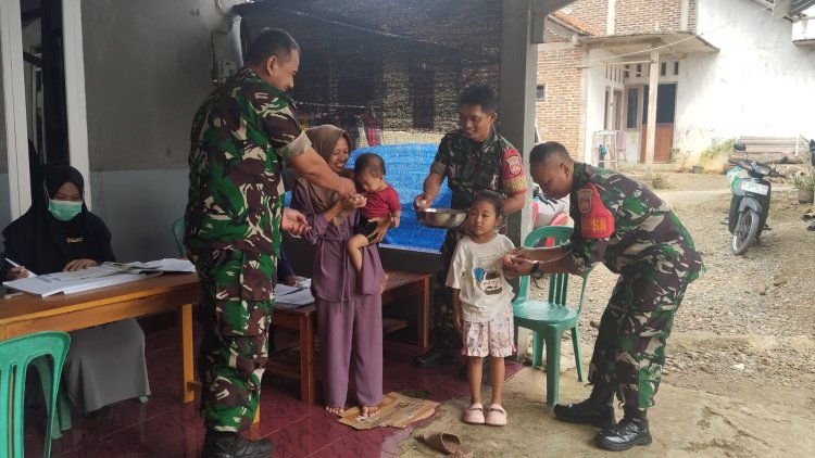 Babinsa Dampingi Kegiatan Posyandu Wujud Kepedulian TNI Cegah Stunting