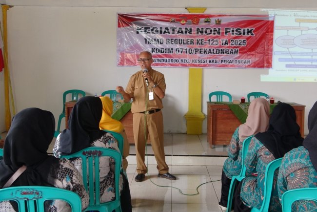 TMMD Reguler ke-125 Kodim 0710/Pekalongan Gelar Penyuluhan Kesehatan di Desa Windurojo