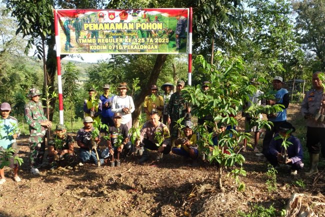 Satgas TMMD Reguler ke-125 Kodim 0710/Pekalongan Tanam 500 Bibit Pohon di Windurojo