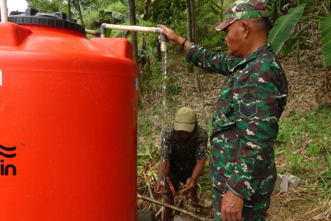 Serka Bambang Anggota Satgas Tmmd Reg 125 Kodim 0710/Pekalongan Cek Dan Pantau Program Pipanisasi Di Dukuh Leles