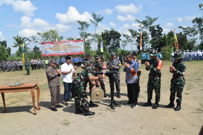Brigjen TNI Zainul Bahar Resmi Tutup TMMD Reguler ke-125 Kodim 0710/Pekalongan di Desa Windurojo