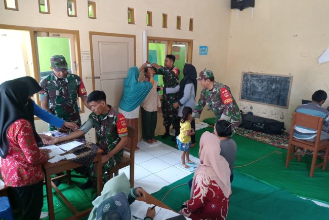 Babinsa Dampingi Petugas Nakes Berikan Layanan Posyandu Balita