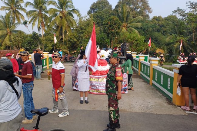 Babinsa Kawal Karnaval Di Wilayah Binaan
