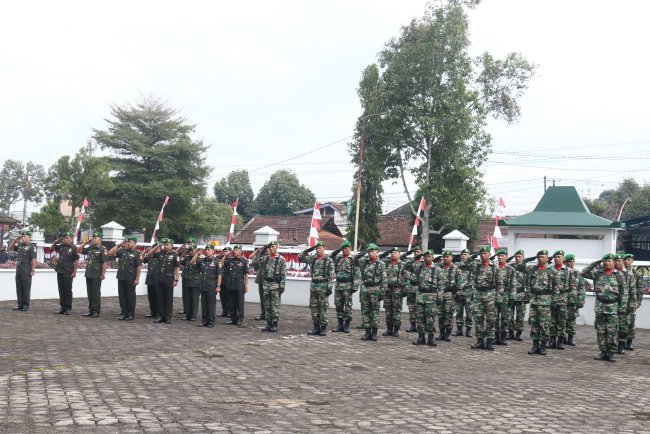 Ziarah dan Tabur Bunga Wujud Penghormatan Kodim 0704 Banjarnegara pada Pahlawan