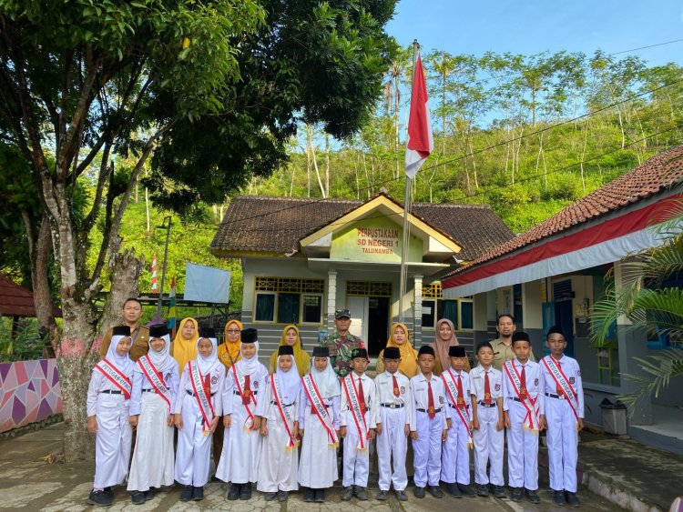 Babinsa Koramil 14/Madukara Jadi Pembina Upacara di SD Negeri 1 Talunamba