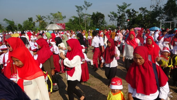 Warga Desa Windurojo Antusias Ikuti Upacara HUT RI ke-80 Bersama Satgas TMMD Reguler 125 Kodim 0710/Pekalongan