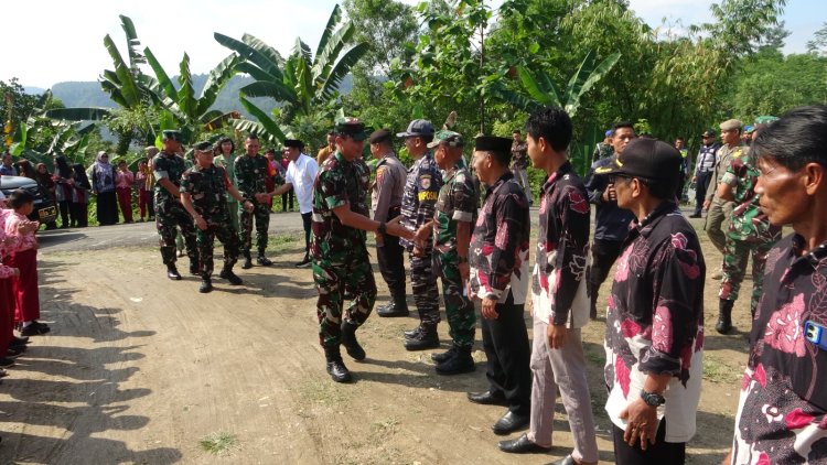 Warga dan Perangkat Desa Windurojo Sambut Hangat Brigjen TNI Zainul Bahar di Penutupan TMMD Reguler ke-125