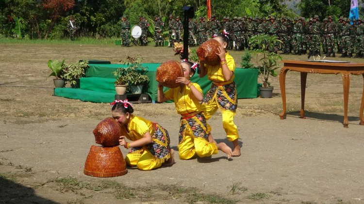 Tari Tradisional Warnai Penutupan TMMD Reguler ke-125 di Windurojo, Brigjen TNI Zainul Bahar Beri Apresiasi