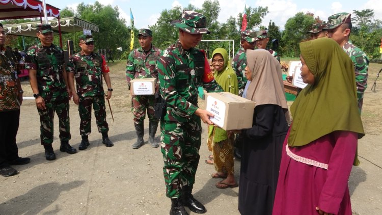 Pembagian Sembako Warnai Penutupan TMMD Reguler ke-125 di Windurojo