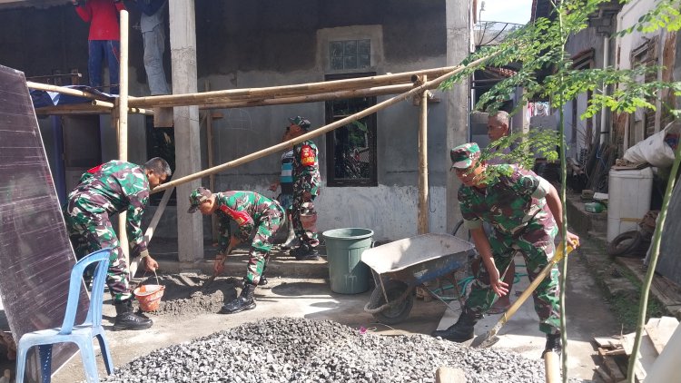 Sinergi TNI Bersama Rakyat Danramil Beserta Bqbinsa Bantu Bangun Rumah Warga