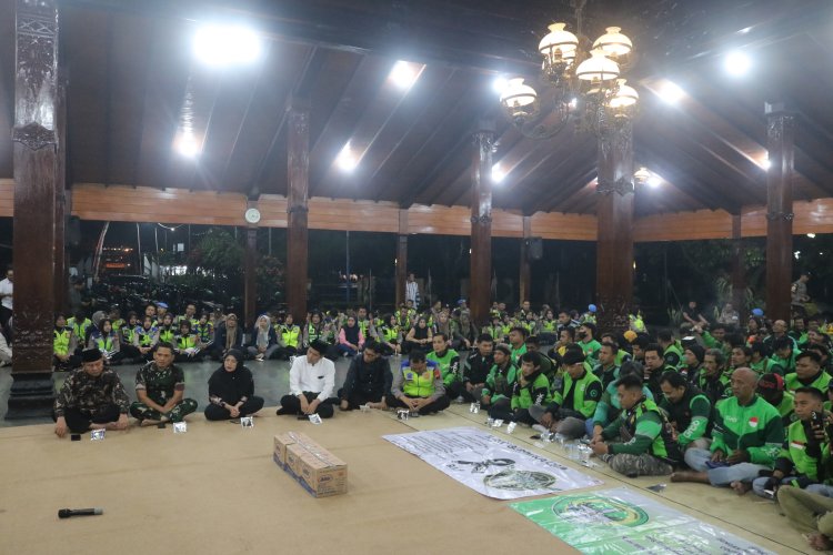 Doa Bersama dan 1.000 Lilin Ojol Banjarnegara Gelar Kegiatan Solidaritas