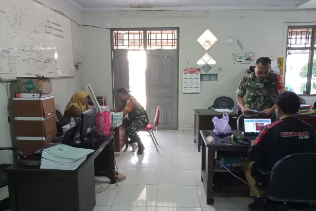 Serka Purnomo Babinsa Koramil 04/Karangkobar Melaksanakan Puldata Ter Di Desa Binaan 