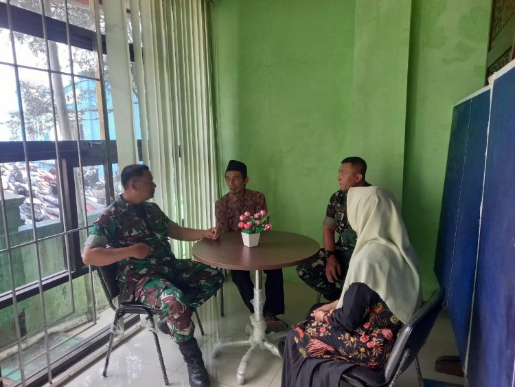 Pelda Sujatnoto Bersama Serda Winarto Sambangi Kantor Urusan Agama Kecamatan Karangkobar