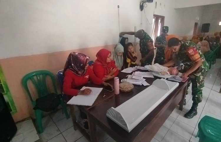 Upaya Pencegahan Stunting Babinsa Turut Membantu Dalam Kegiatan Posyandu Di Desa