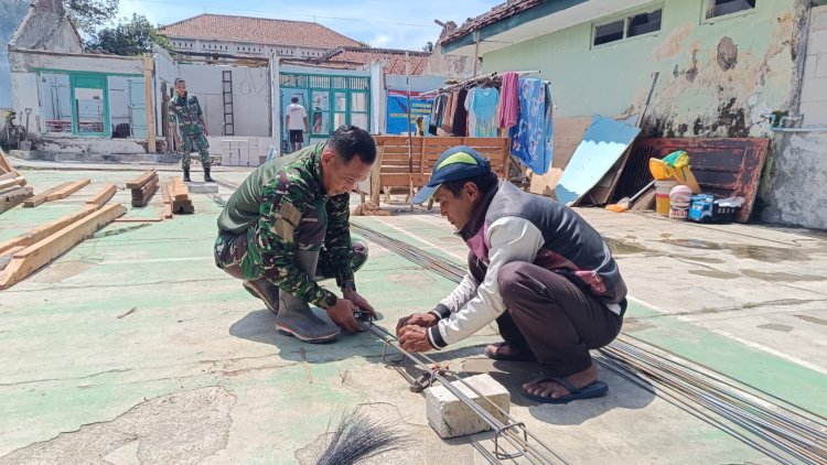 Gotong Royong TNI dan Warga Bangun Harapan Lewat Rehabilitasi RTLH