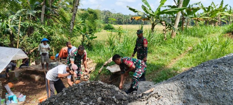 Babinsa Karya Bakti Pembangunan Irigasi Perpompaan Bersama Kelompok Tani Marsudi Tani