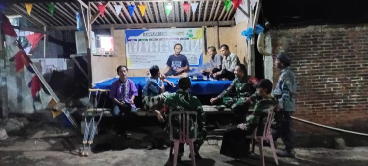 Keterlibatan Babinsa Dalam Kegiatan Patroli Dan Pos Kamling Bentuk Nyata Kebersamaan dalam Menjaga Keamanan Lingkungan