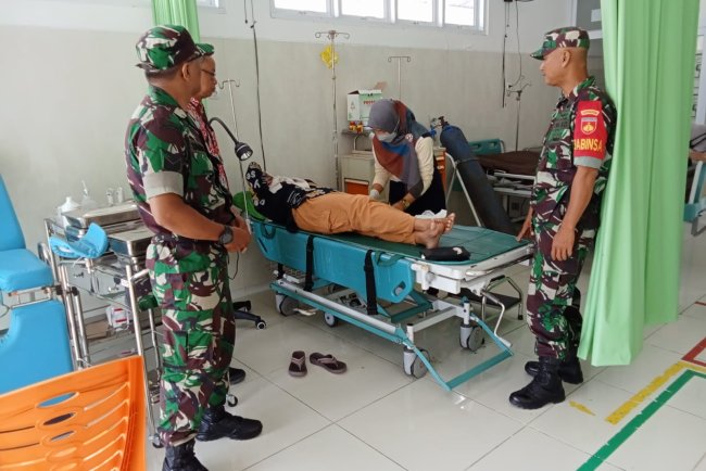 Pendampingan Pelayanan KB oleh Babinsa Koramil 11 Punggelan