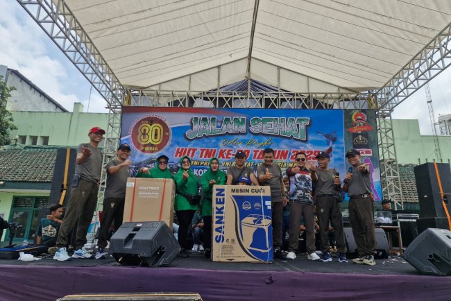 Jalan Sehat HUT TNI ke-80 Wujud Kebersamaan Keluarga Besar Kodim 0704 Banjarnegara