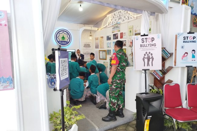 Babinsa Pantau Kegiatan Festival Literasi Banjarnegara
