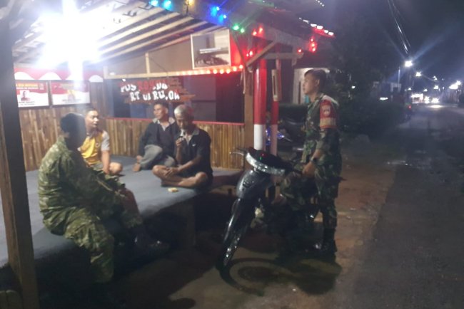 Peduli keamanan lingkungan Babinsa intensifkan kegiatan patroli malam hari di wilayah
