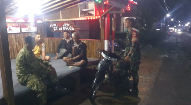 Peduli keamanan lingkungan Babinsa intensifkan kegiatan patroli malam hari di wilayah