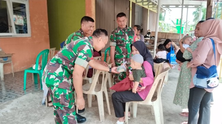 Babinsa Turut membantu Kegiatan Posyandu