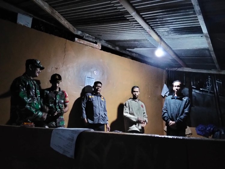 Jaga Keamanan, Danposramil Babinsa Dan Linmas Laksanakan Patroli Siskamling Bersama Warga