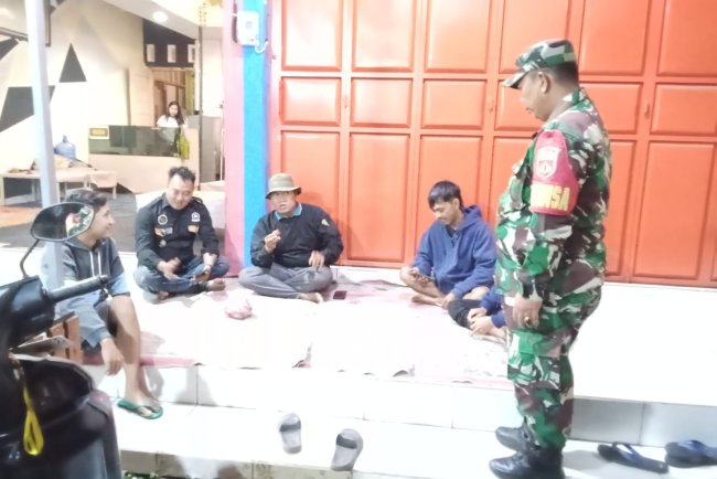 Patroli Malam Bersama Warga TNI Cegah Kriminalitas dan Kenakalan Remaja