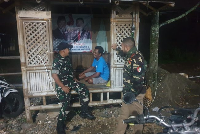 Patroli bersama Babinsa dan Banser  Wujudkan Wilayah Aman dan Kondusif